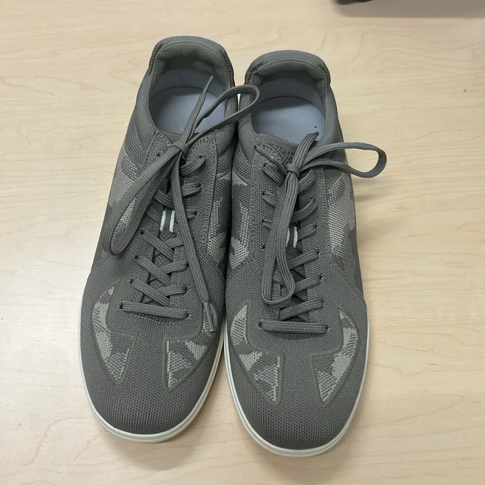 Rothy's Gray and White RSO1  Men's Sneakers Size 11